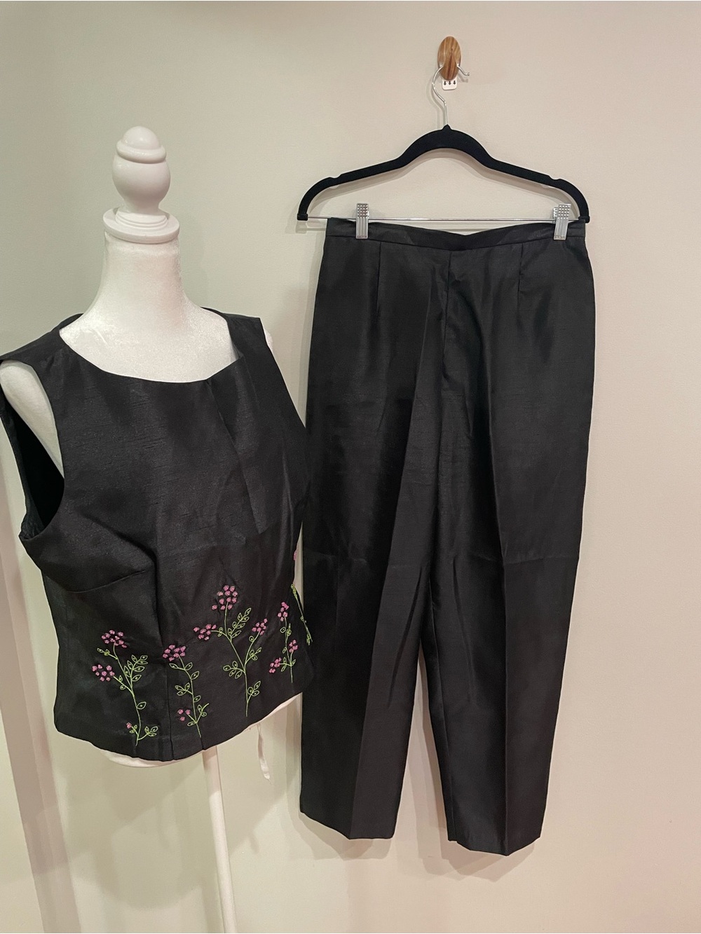 Scarlett Women's 2 Pc Top/Pants Set Sleeveless Top Floral Embroidered Sz 13/14